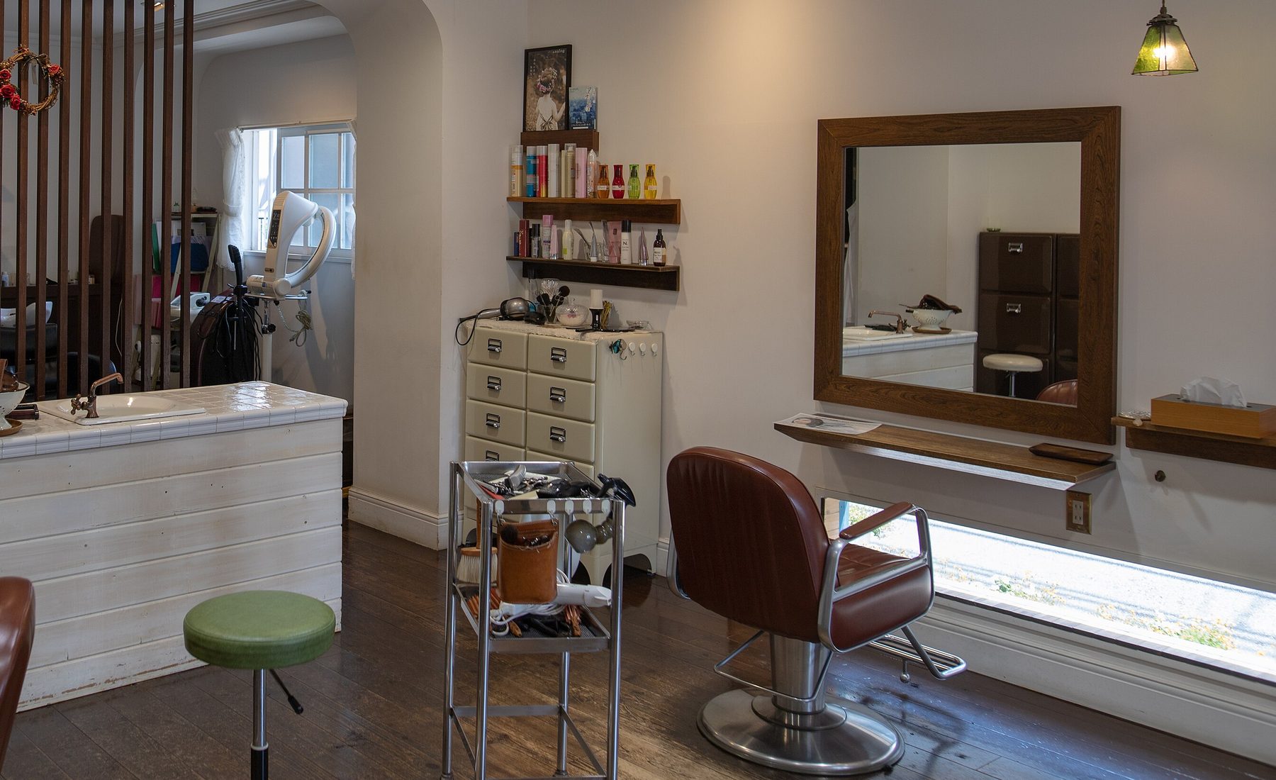 The Wilder & Sons shop floor, chairs facing the mirrors