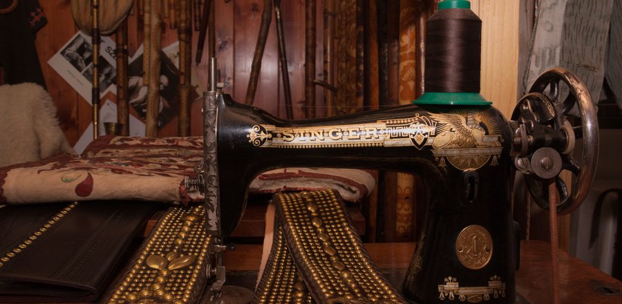 A sewing machine in the workroom