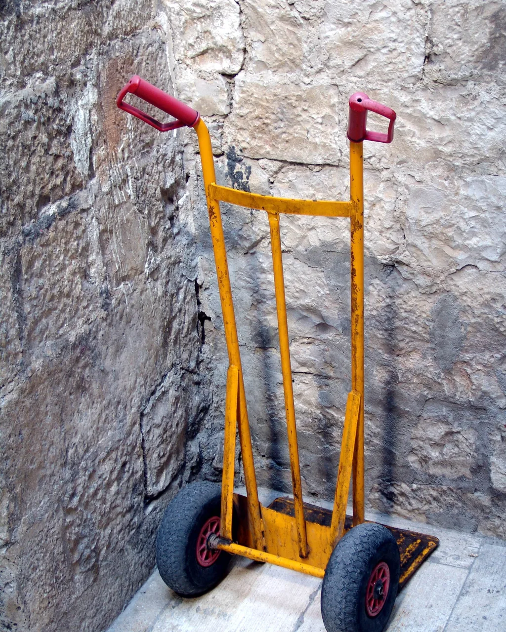 A vertical study of the hand truck at rest.